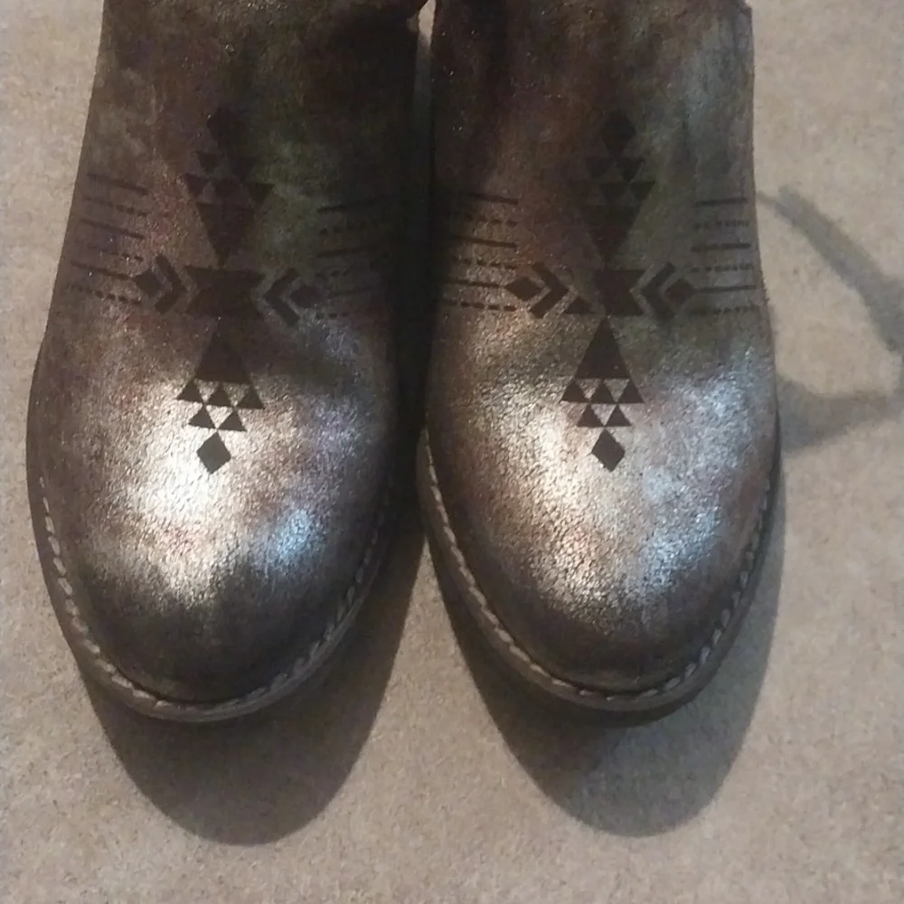 Sbicca Vintage Collection Peaceout Metallic Ankle Booties  Size 6